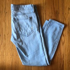 MOTHER Looker Crop in Hummingbird Skinny Jeans